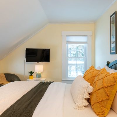 Basic 1 Queen Bed with Flat Screen TV