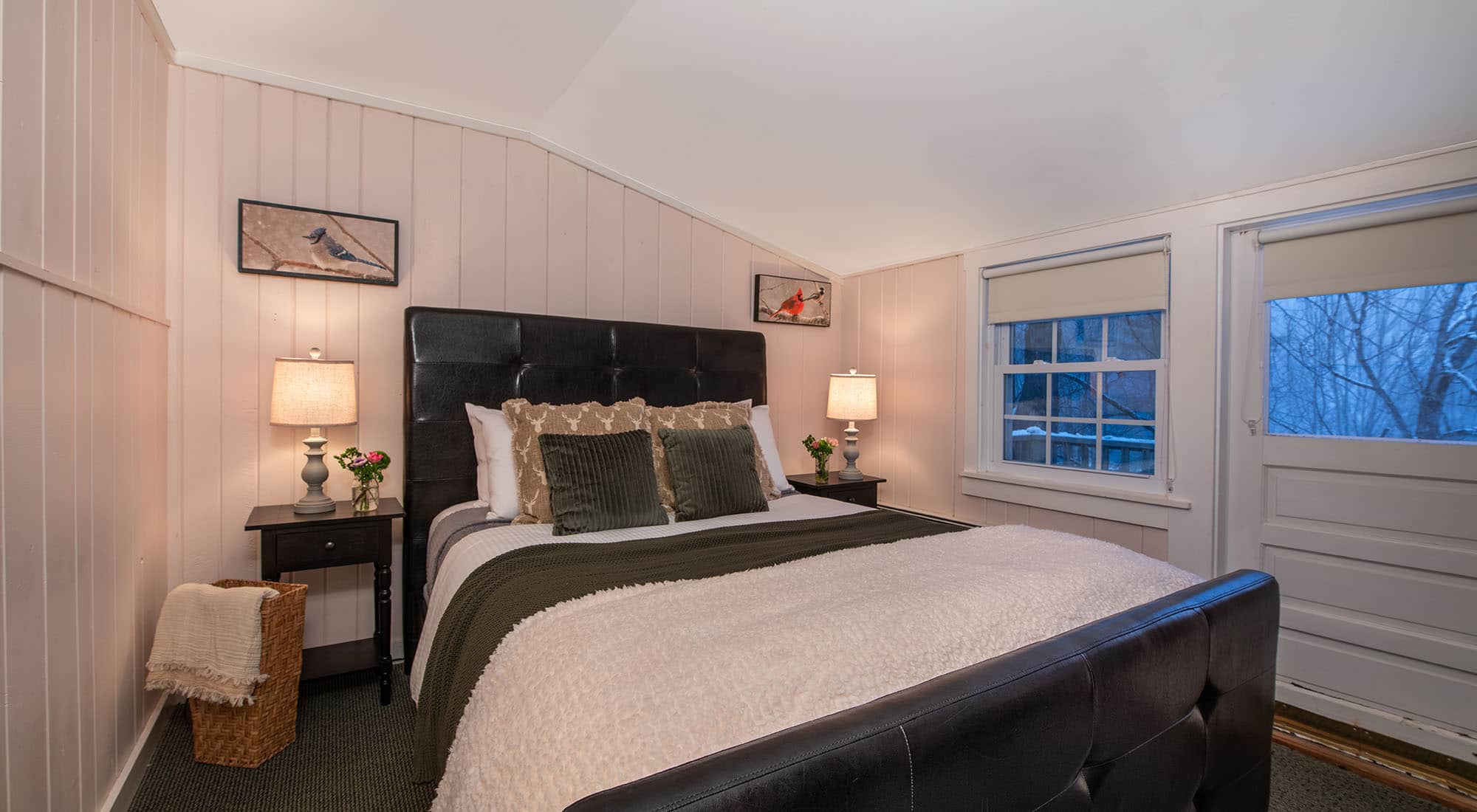 Premium 1 Queen 2 Singles Queen Bedroom in Premium 1 Queen 2 Singles