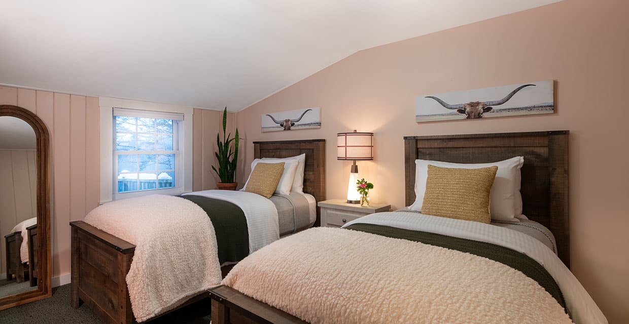 Premium 1 Queen 2 Singles Singles Bedroom in Premium 1 Queen 2 Singles