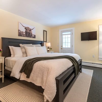 Bed in Standard King Room with Art above bed