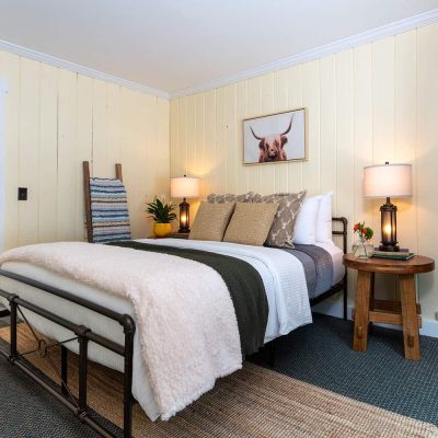 Queen bed in Standard 1 Queen with 2 Singles