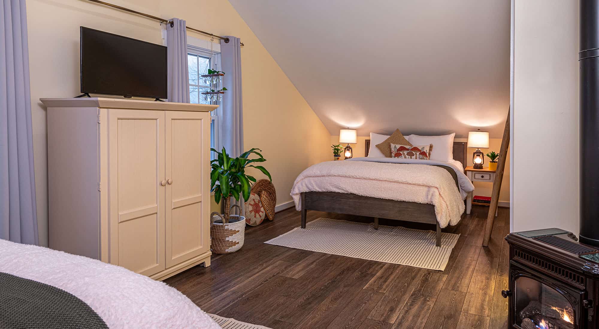 Standard 2 Queen One And Quarter Bed Zoom Out in Standard 2 Queen