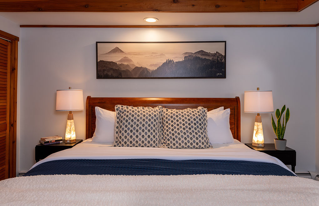 Standard Honeymoon King Bed in Standard Honeymoon King